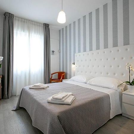 Hotel La Perla Rimini Eksteriør bilde