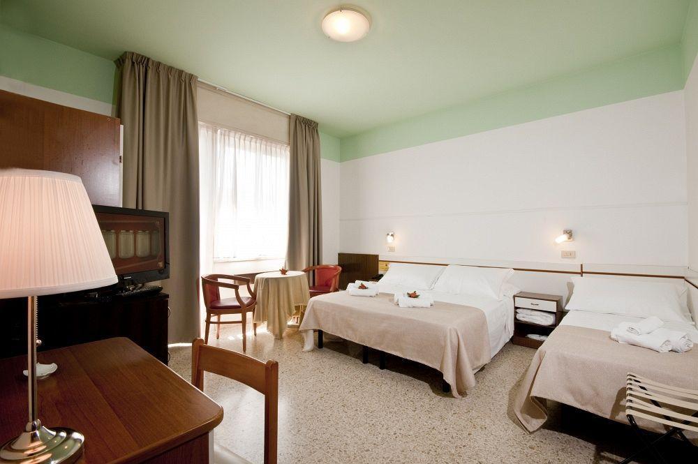 Hotel La Perla Rimini Eksteriør bilde
